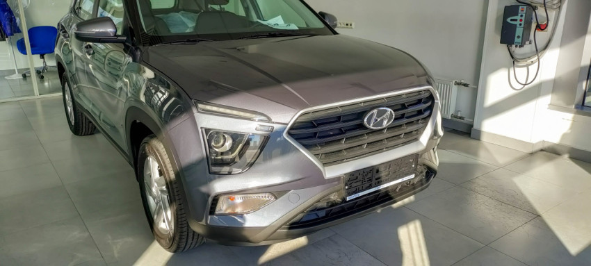 Передняя часть Hyundai Creta в автосалоне