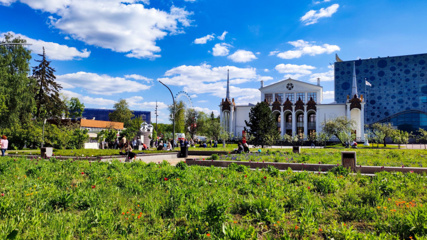 Павильон № 25 «Нефть» на территории ВДНХ