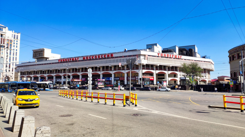 Универмаг Московский на Комсомольской площади