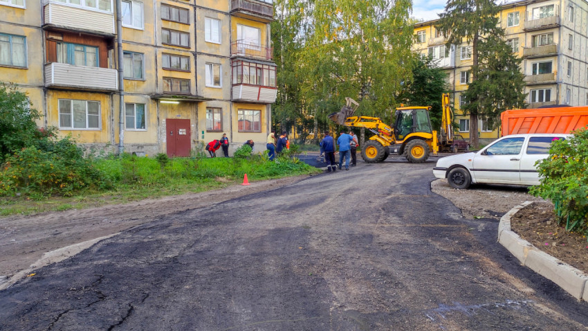 Ремонт придомовой дороги с использованием спецтехники
